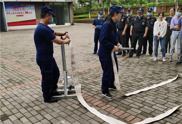 御窯景巷黨支部舉辦2020年夏季“一警六員”消防實(shí)操培訓(xùn)