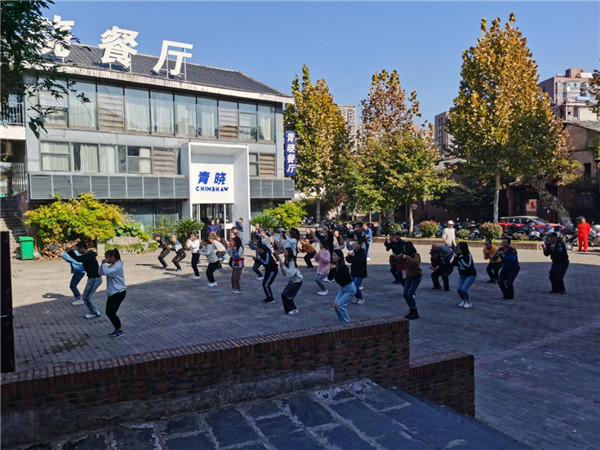 市古鎮(zhèn)商旅文公司組織開展工間操活動