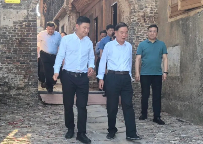 省人大常委會調(diào)研組一行到三閭廟開展調(diào)研工作