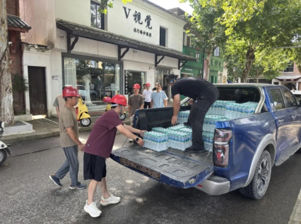 市古鎮(zhèn)投資公司開(kāi)展“夏日送清涼”暖心活動(dòng)